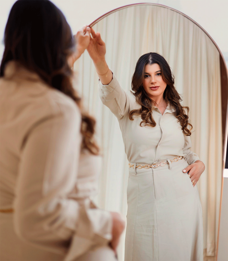 doutora giovana em frente ao espelho